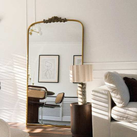 Espelho Arqueado Amélia Grande Formato – Metal Dourado Antigo (186 x 100 cm)